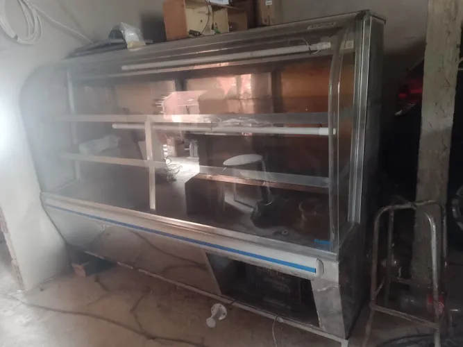 Vendo um balcão referàdo grande em aço inox valo 3500