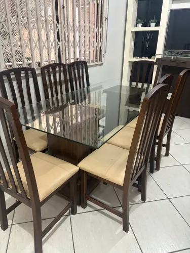 Mesa com 8 cadeiras