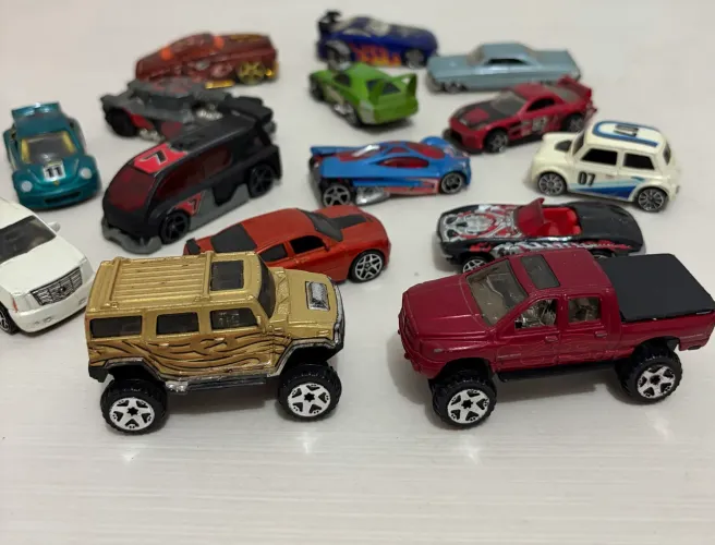 LOTE COM 15 HOT WHEELS (ANOS 90/2000) - RARIDADE