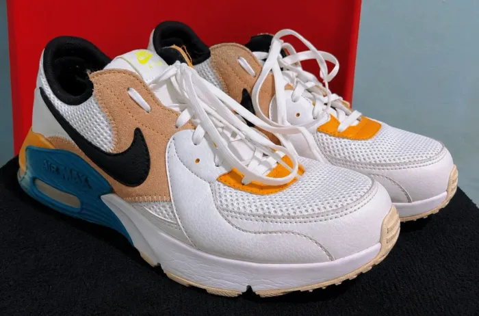 Nike Air Max Excee conservado (Tamanho 39)
