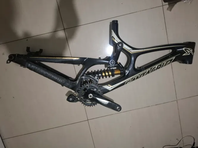 Quadro santa cruz v10 2012
