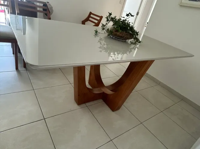 Mesa com tampo de vidro