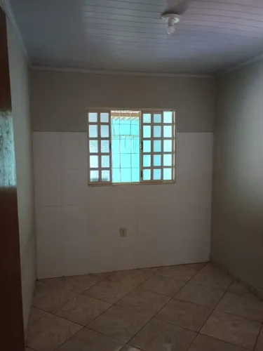 Casa de 2 quartos com garagem r$ 1000,00