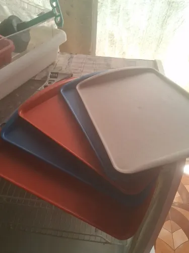 Vendo bandeijas de plastico
