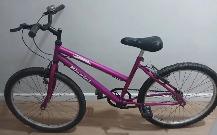 Vende-se Bicicleta Aro 24 feminina semi nova otimo estado leve,lilas