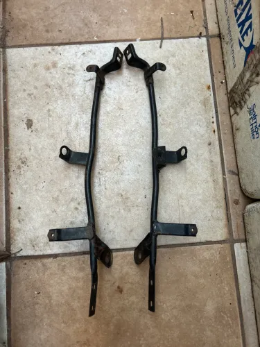 Suportes da carnagem da Yamaha RD 350 original importado