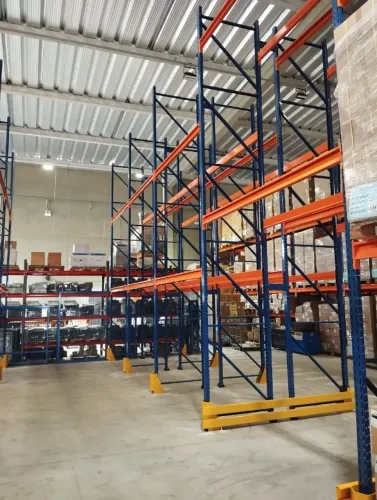 Organize seu estoque com porta-paletes