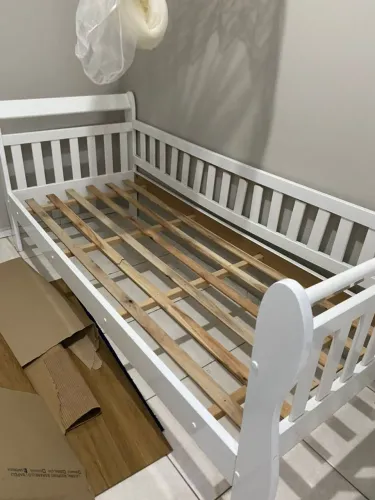 Vende-se  duas 2 cama de solteiro .