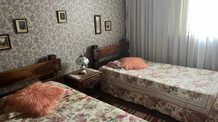 ALUGA-SE VAGA PARA MOÇAS - QUARTO MOBILIADO EM PINHEIROS PARA MOÇAS