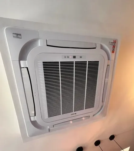 VENDO CENTRAL SPLIT CASSETE 24.000 BTUS GREE INVERTER - 1 ANO DE USO EM EXCELENTE ESTADO