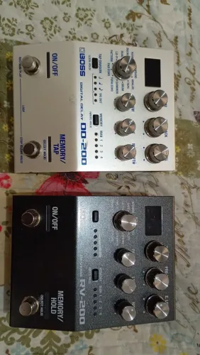 Pedais Boss RV200/DD200