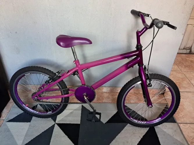  bicicleta BMX aro 20, marca Aero, em ótimo estado!