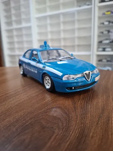 Miniatura Police Burago 1/24 Alfa Romeo 156 ano 1999 Polizia Polícia Italiana