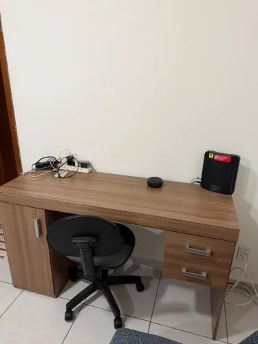 Mesa escritório com cadeira