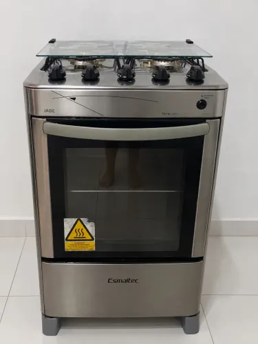 Fogão elétrico 4 bocas de eletrolux semi novo
