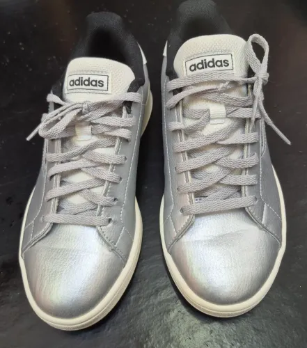 Vendo adidas novo prata prateado 34
