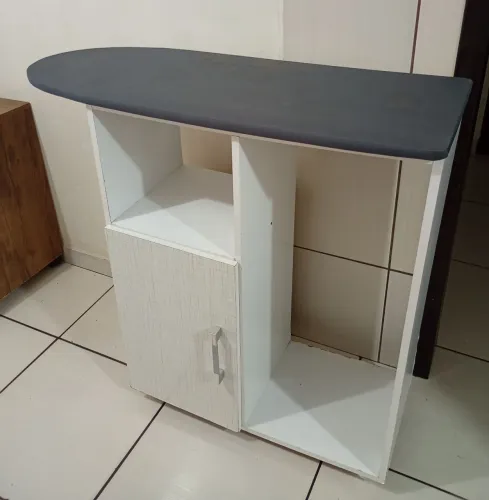 Balcão com mesa de passa roupa 