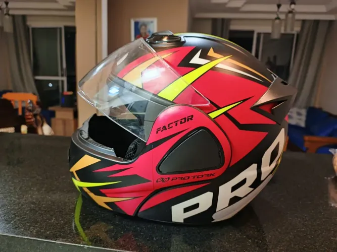 Capacete de Moto Semi Novo!