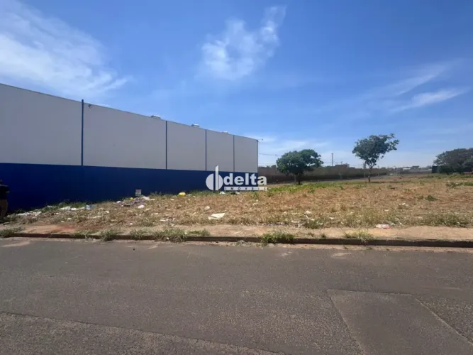 Terreno disponível para venda no bairro Santa Rosa em Uberlândia - MG.