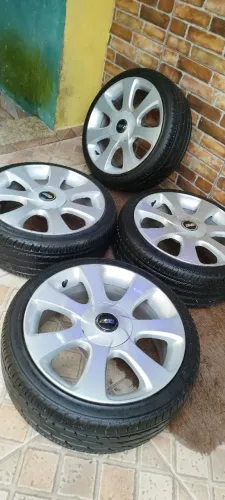 ARO 17 MUTIFUROS 5/100/5/112/5/144 COM PNEUS PERFIL BAIXO PRATICAMENTE NOVOS