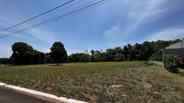 TERRENO AMPLO E PRIVATIVO - TERRAS DO GOLFE