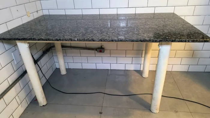 Mesa de granito 1,5m x 80cm