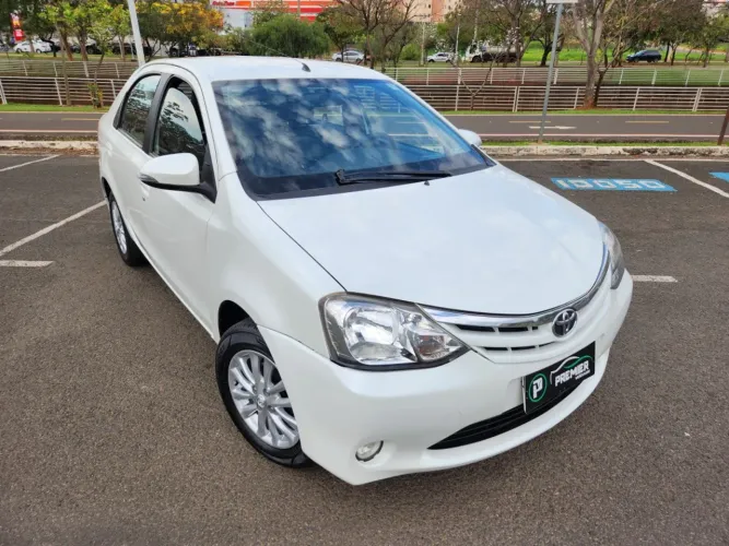 Toyota Etios XLS Sedan 1.5 Flex 16V 4P Mec. 2015