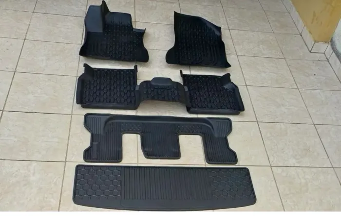 Tapete bandeja com borda para Commander.