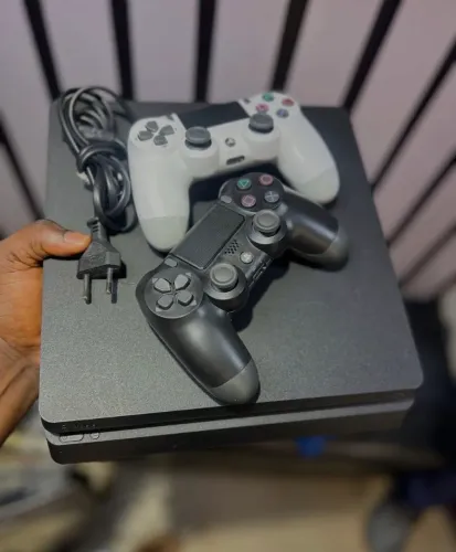 PlayStation 4 Slim 1 TB 2 controles e jogos aceito troca