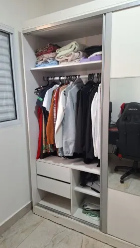 Guarda  roupa 