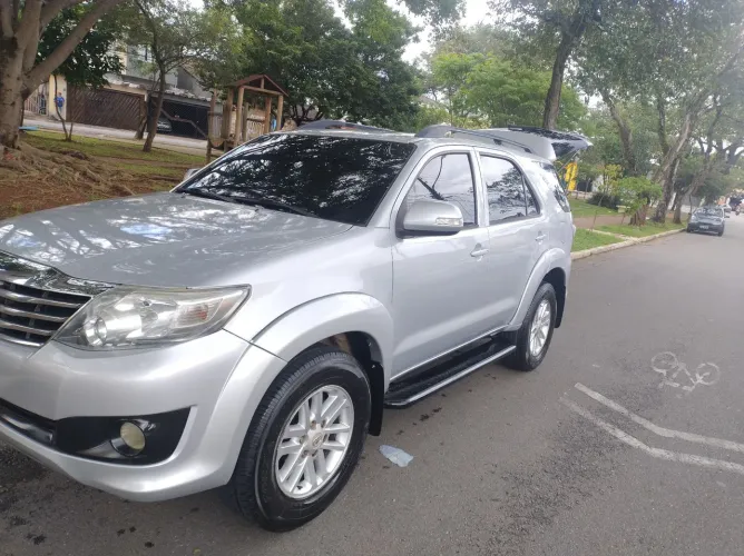 Toyota Hilux SW4 SR 4X2 2.7/2.7 Flex 16V Mec. 2014