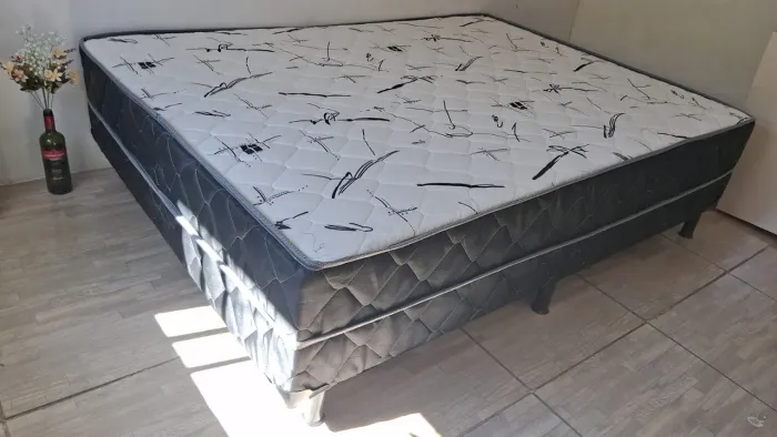 Cama casal totalmente nova à venda