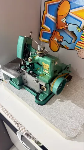 Máquina de costura overlok 