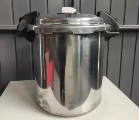 Panela de Pressão 24 Litros, com Fechamento Externo - Nacional