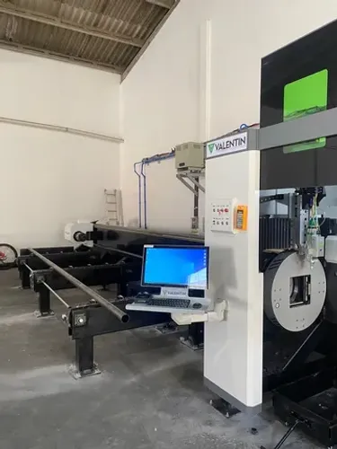Máquina de corte tubo