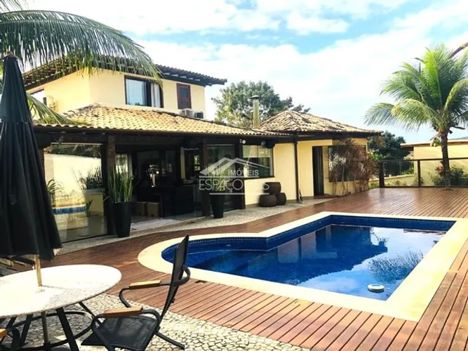 Casa em condomínio com Piscina Privativa