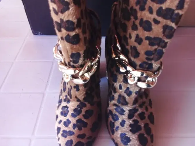 Vendo Sapatos e Sandálias confira descrição abaixo!