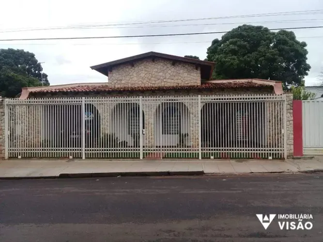 Casa à venda, 4 quartos, 2 vagas, CENTRO - VERISSSIMO/MG