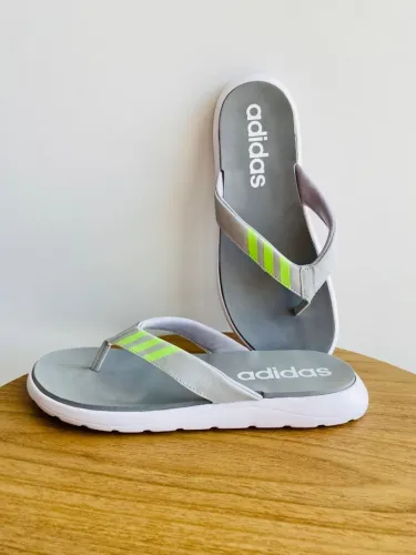 Chinelo Adidas top 41