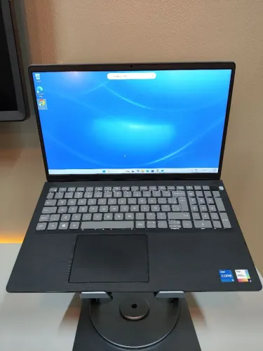 Notebook DELL Vostro 3510, i5 11 geração, 8 GB RAM, SSD NVME 256 GB, teclado iluminado.