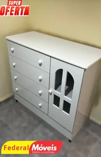Cômoda 4 Gavetas e 1 Porta Nova - Espaço e Estilo no Seu Quarto!
