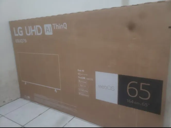 TV LG 65 uhdtv com tela quebrada