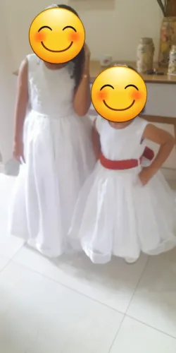 Vendo 2 lindos vestidos de daminha de honra