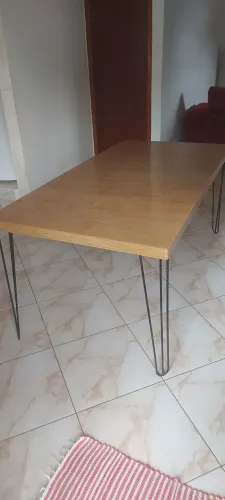 Mesa de Design Industrial - Resina e Ferro - 1,80m (R$ 799)