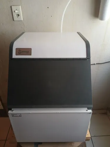Maquina de Gelo Everest EGC50