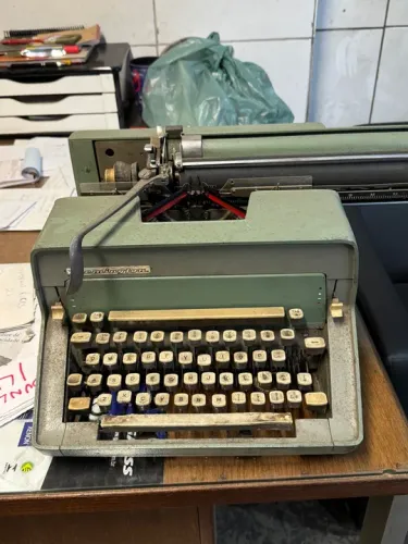 Máquina de escrever antiga Remington