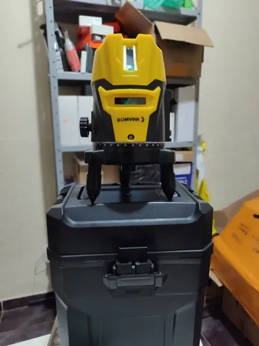 Nível a Laser Profissional BOM-6211, modelo 5 Linhas 360, novo na caixa.