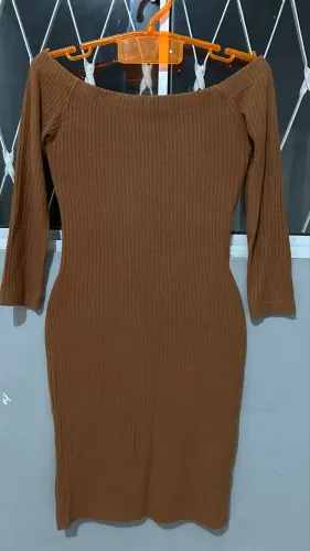 Vestido tubinho da marca Valentina , na cor terra tamanho unico