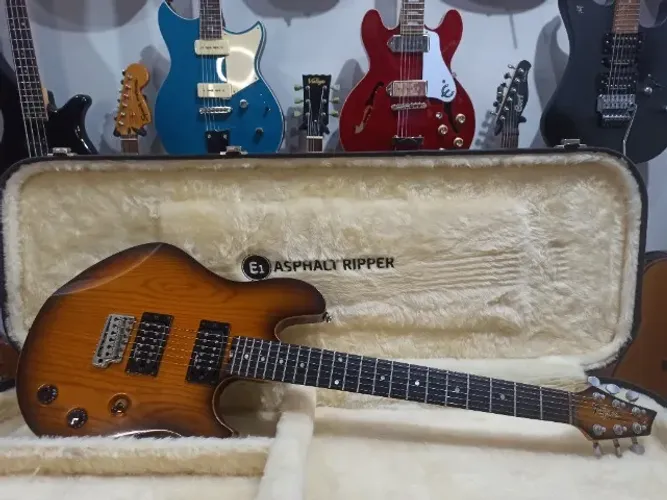 Guitarra Tagima Cobra Rara estilo EVH Wolfgang