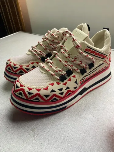 tênis FARM rio astral bordado